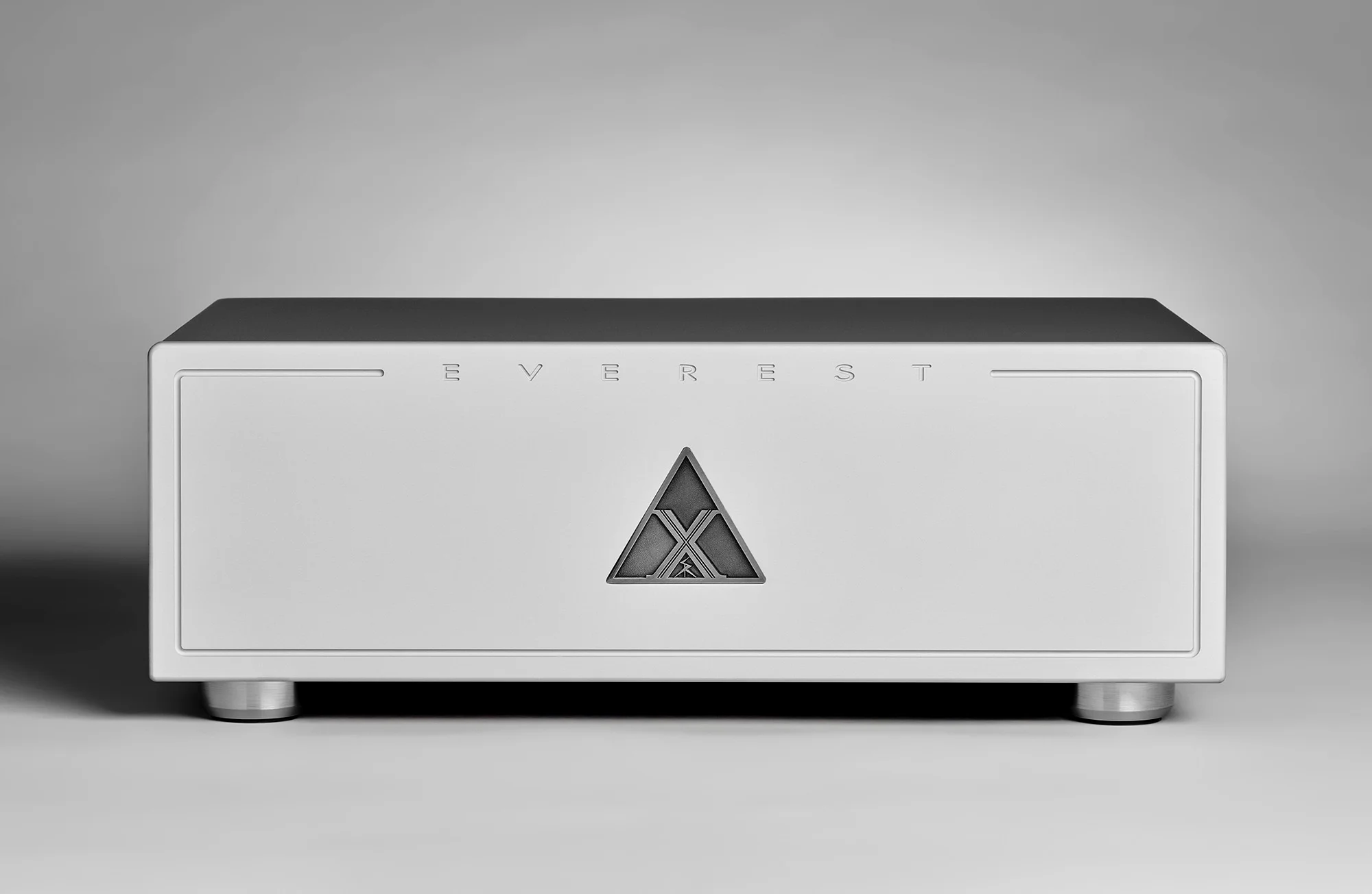 Shunyata Research Everest-X en formato de estante, acabado plata