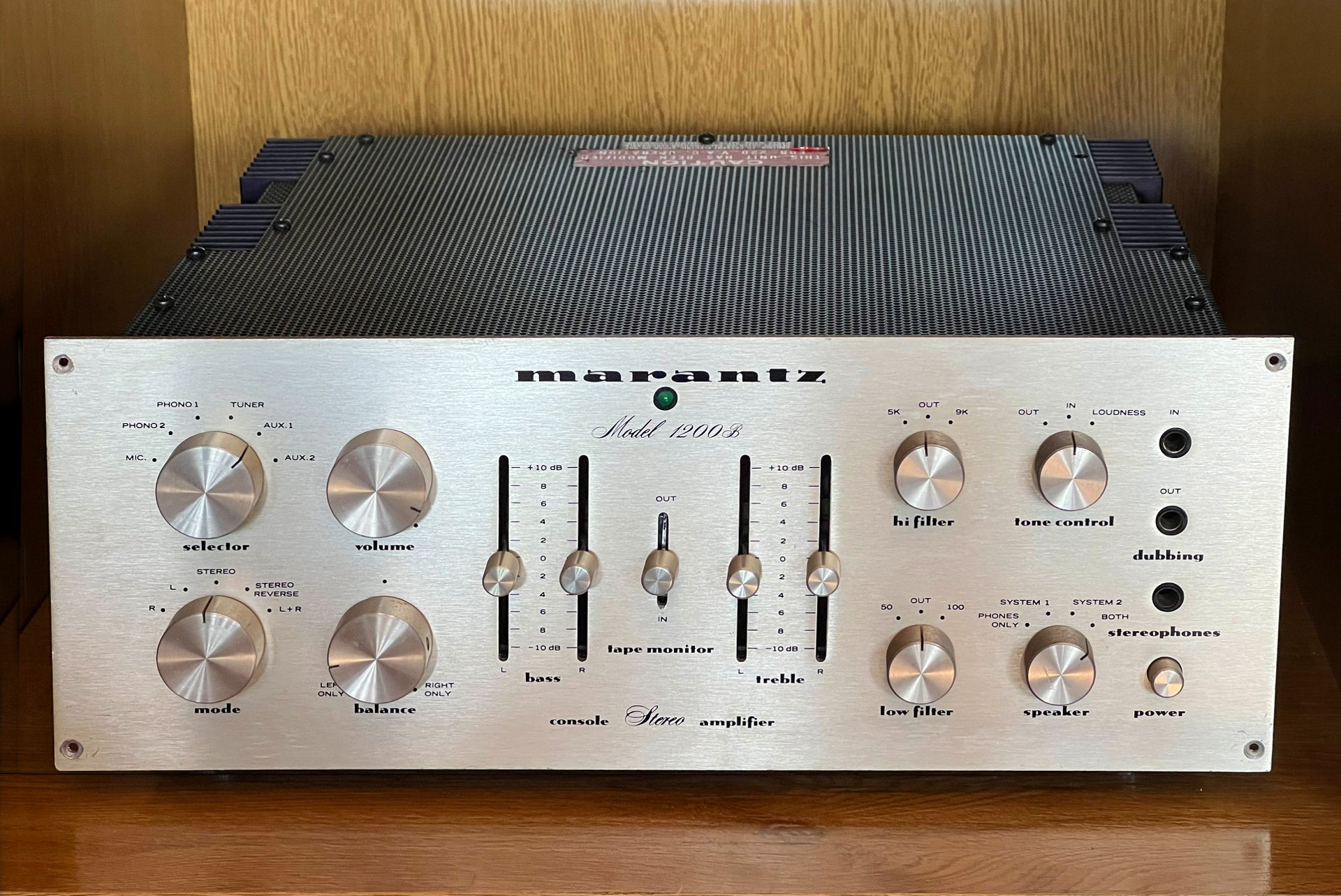 Amplificador Integrado Marantz 1200B