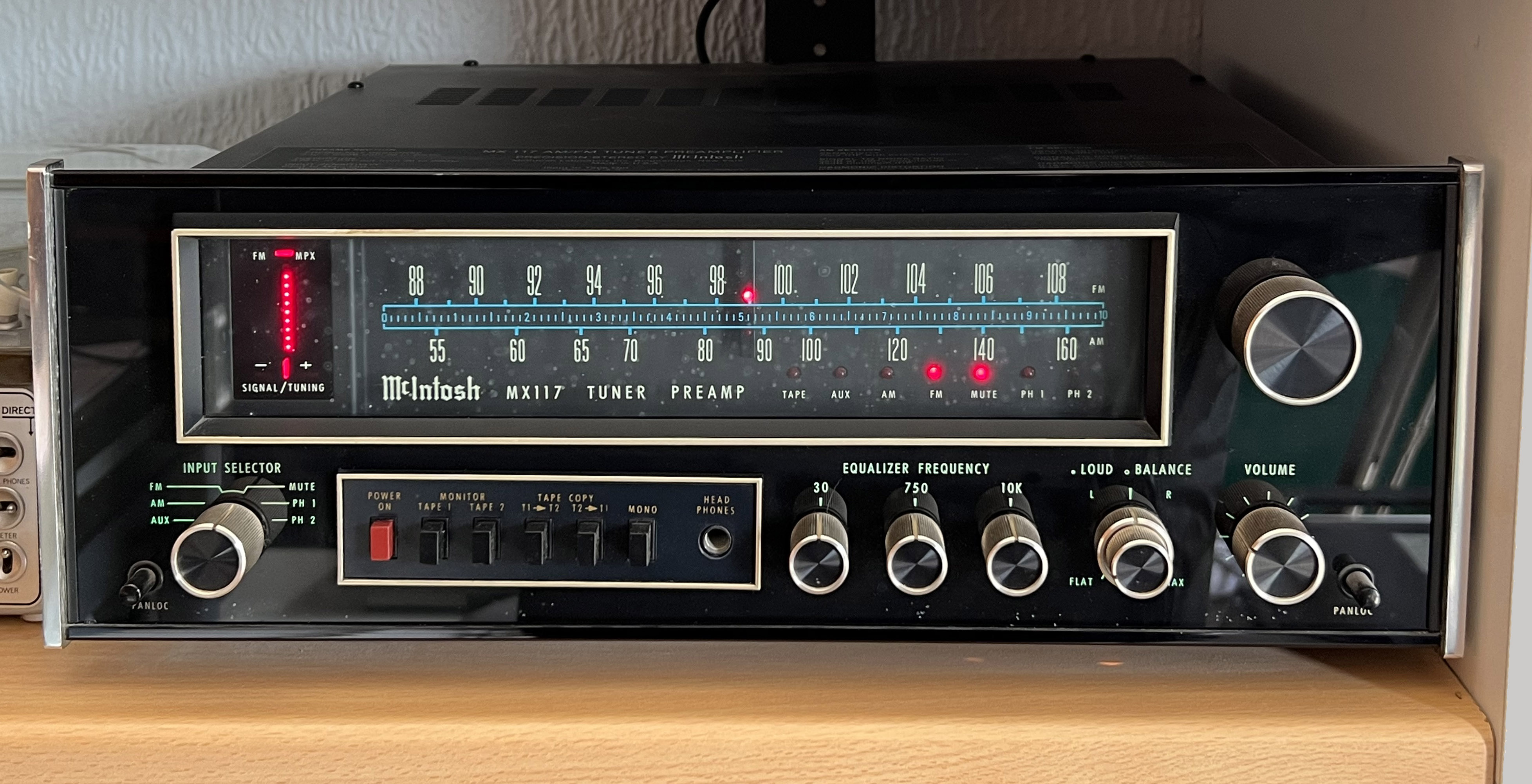 AM/FM Tuner Preamplifier McIntosh MX117