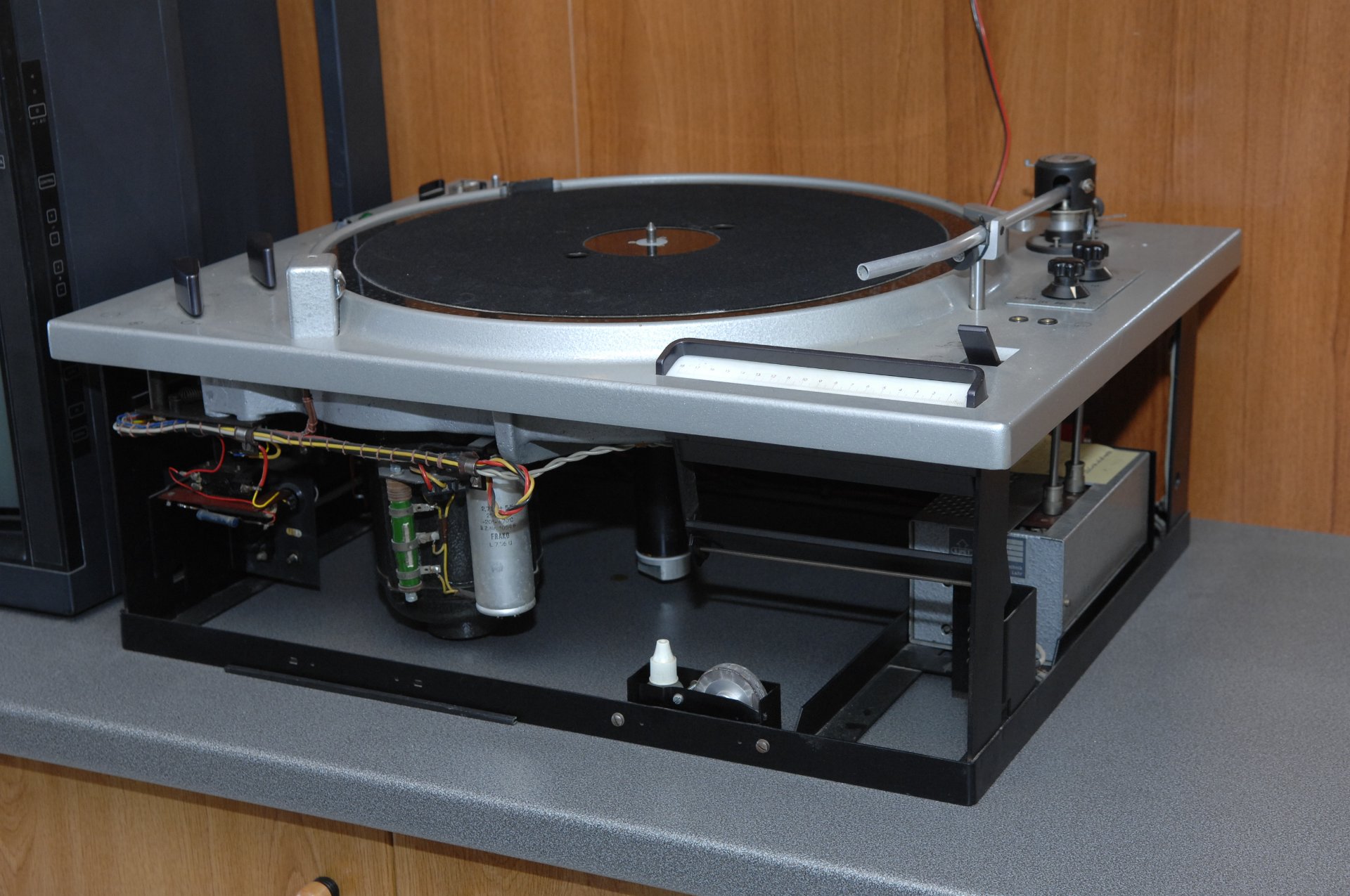 Tocadiscos EMT 927 con previo RIAA EMT 139B o 155St - imagen 2