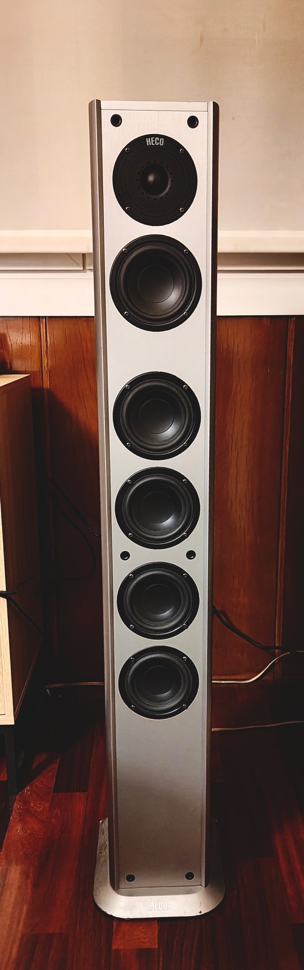 ALTAVOCES DE SUELO HECO