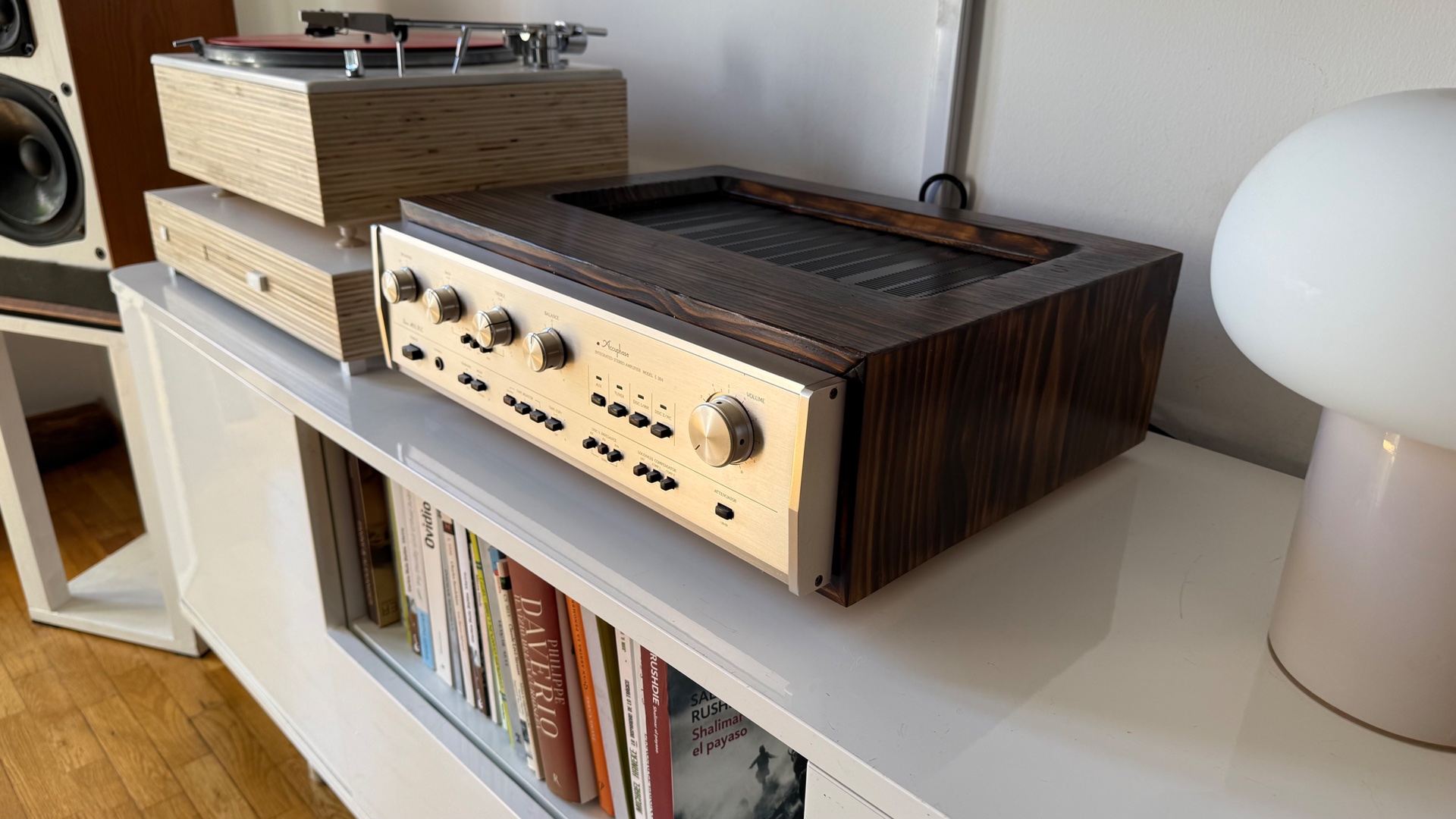 Accuphase E-204