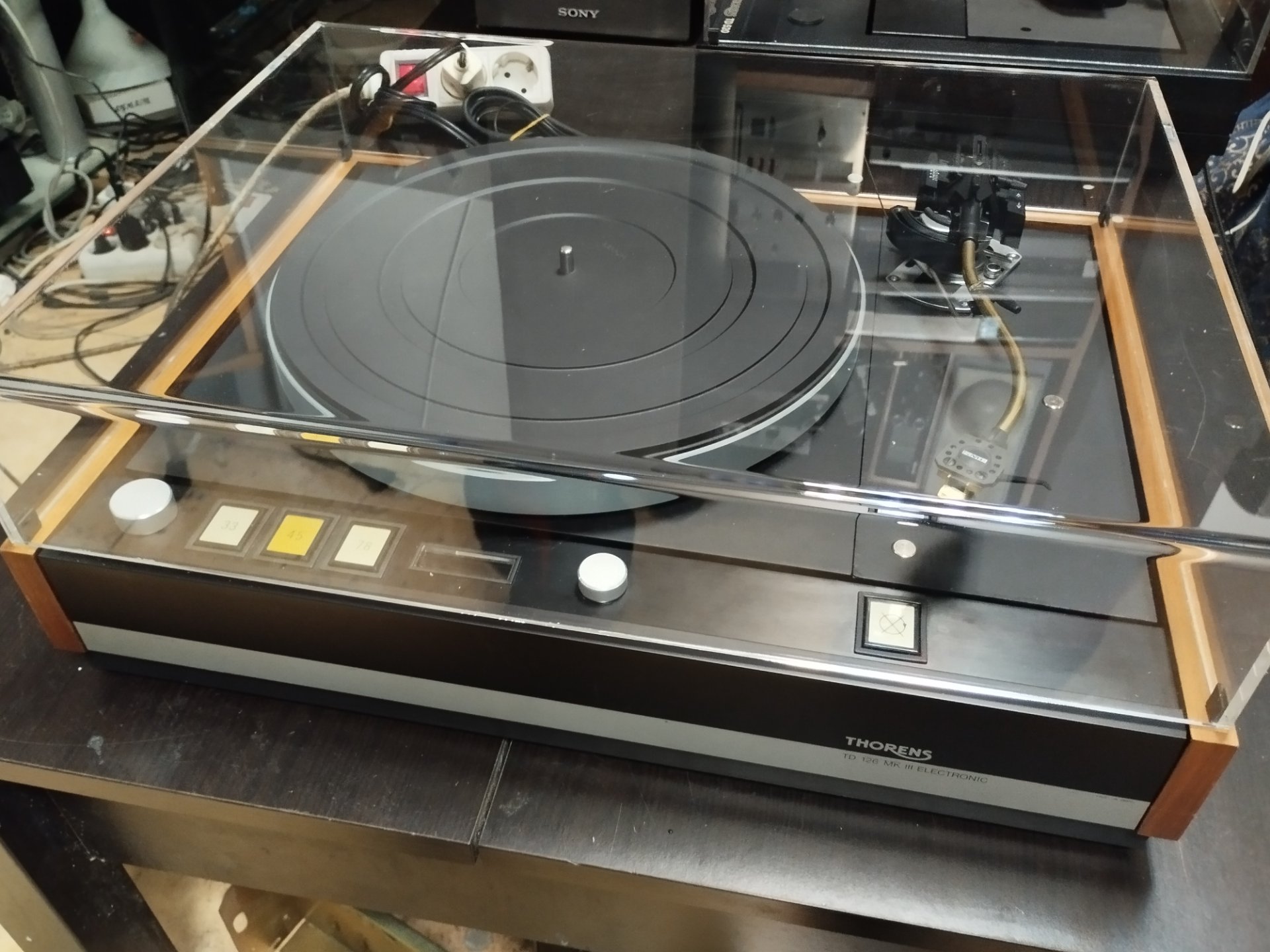 Thorens TD126