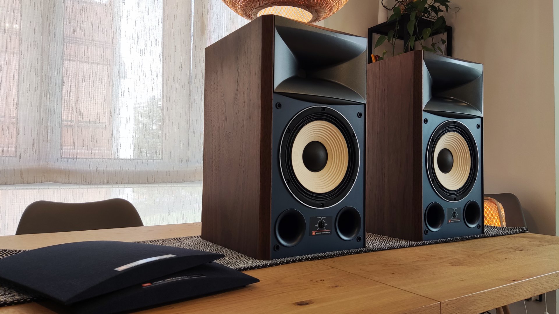 Altavoces JBL 4306