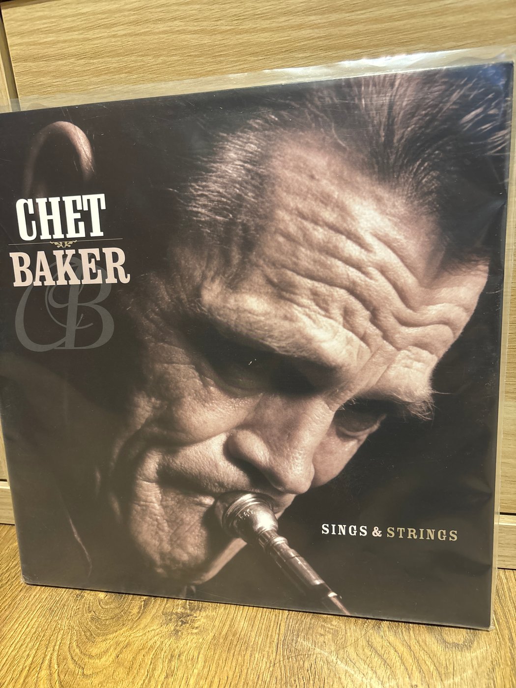 Chet Baker — Sings & Strings