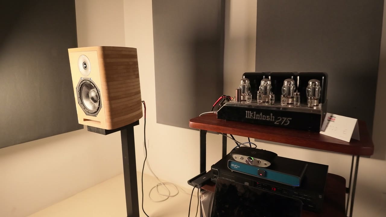 La sala de escucha: las Opus I con un McIntosh MC275
