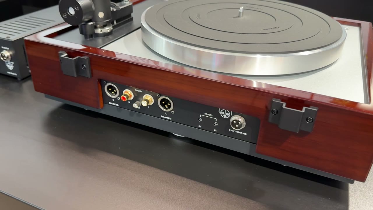 Thorens TD 1601 · HIGH END Viena 2026