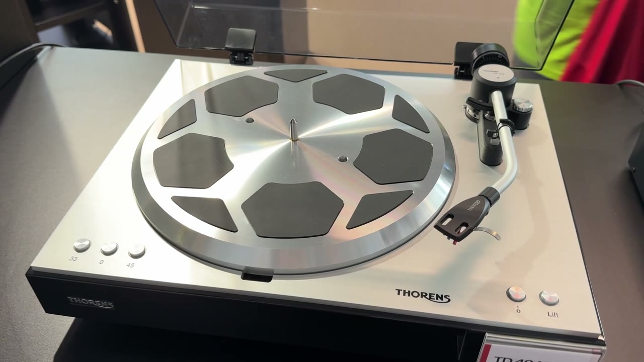 Thorens TD 404 DD · HIGH END Viena 2026